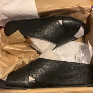 NEW KENNETH COLE SLIDE SANDAL